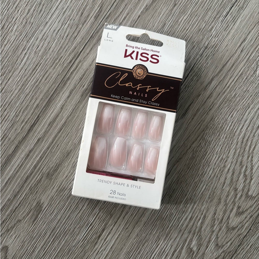 5/$25✨KISS Classy Nails in Soft Pink